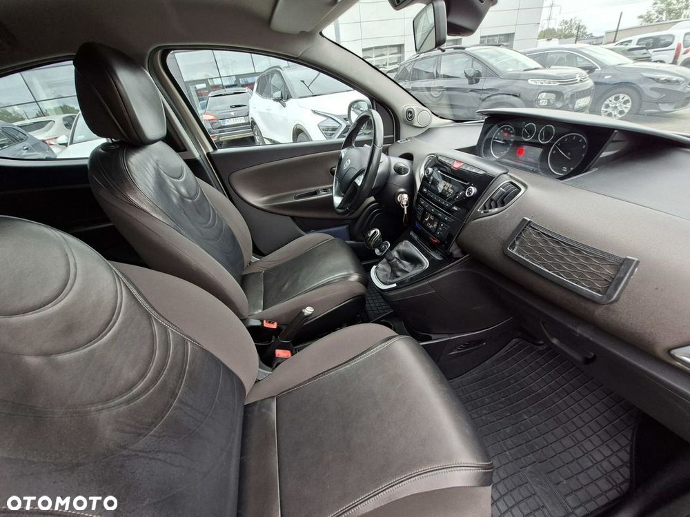 Lancia Ypsilon - 32