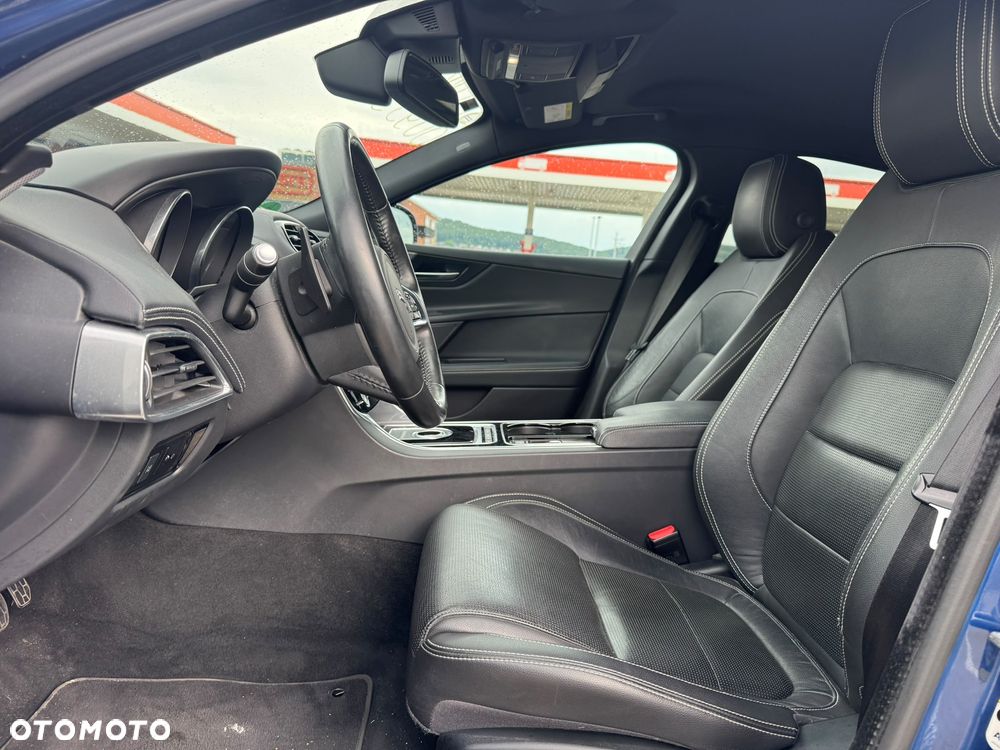 Jaguar XE 20d R-Sport - 26