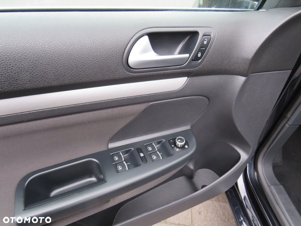 Volkswagen Golf Variant 1.6 TDI DPF BlueMotion Technology Trendline - 28