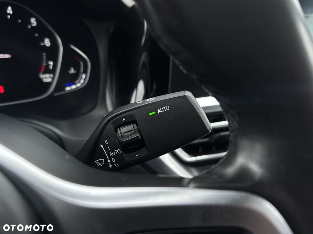 BMW Seria 3 318i - 11