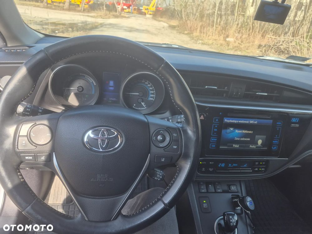 Toyota Auris Hybrid 135 Freestyle - 11