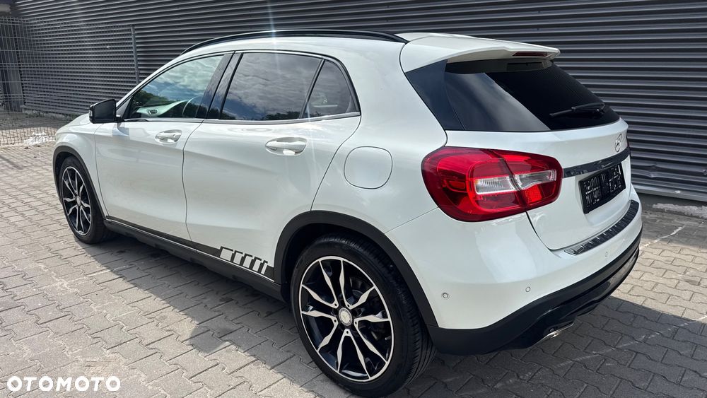 Mercedes-Benz GLA 250 4-Matic - 5