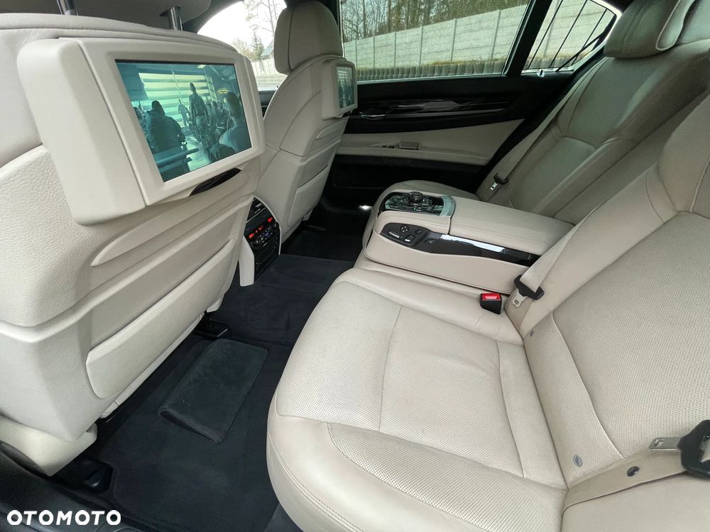BMW Seria 7 750Li - 28