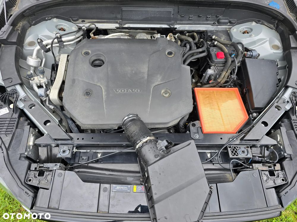 Volvo XC 60 B4 D AWD Plus Dark - 35