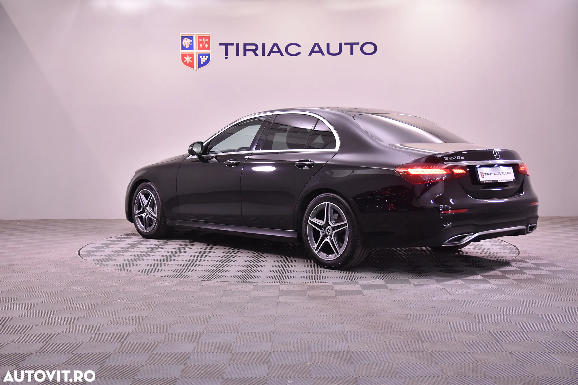 Mercedes-Benz E 220 d 9G-TRONIC AMG Line - 3
