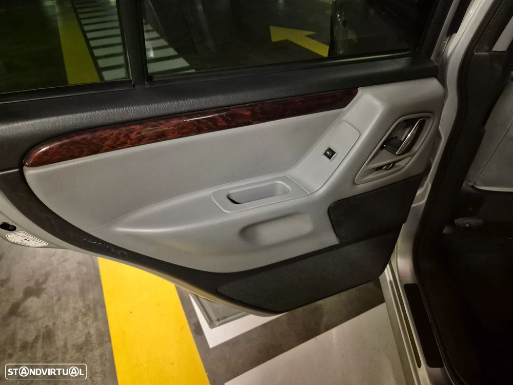 Jeep Grand Cherokee 2.7 CRD Overland - 32