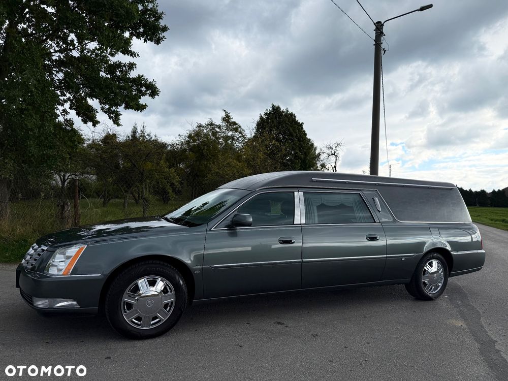 Cadillac DTS - 4