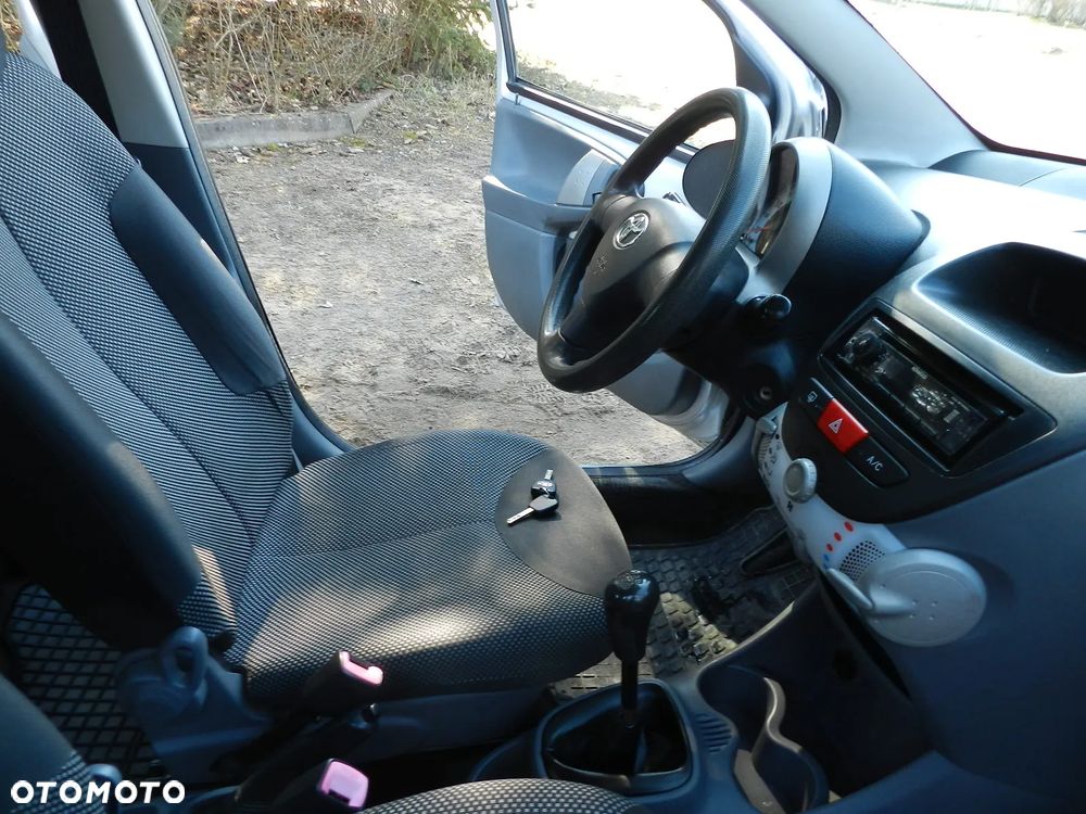 Toyota Aygo - 10