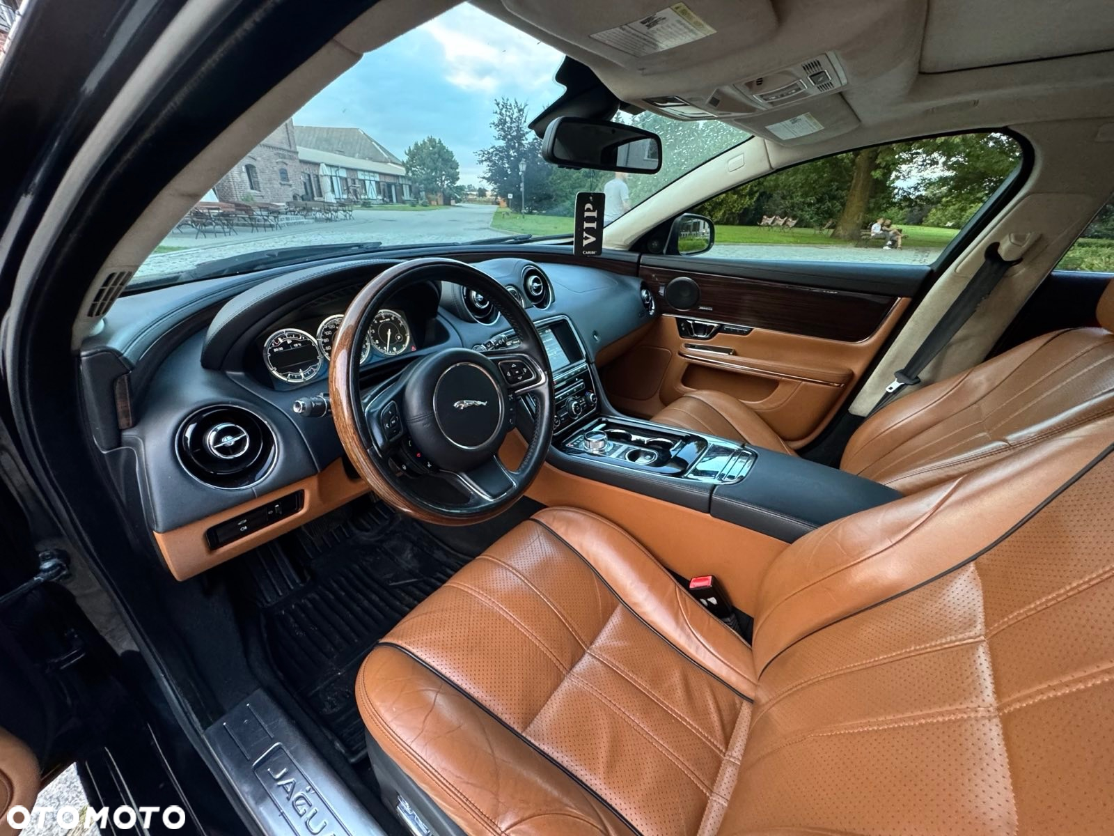 Jaguar XJ 3.0 T AWD LWB Portfolio - 5