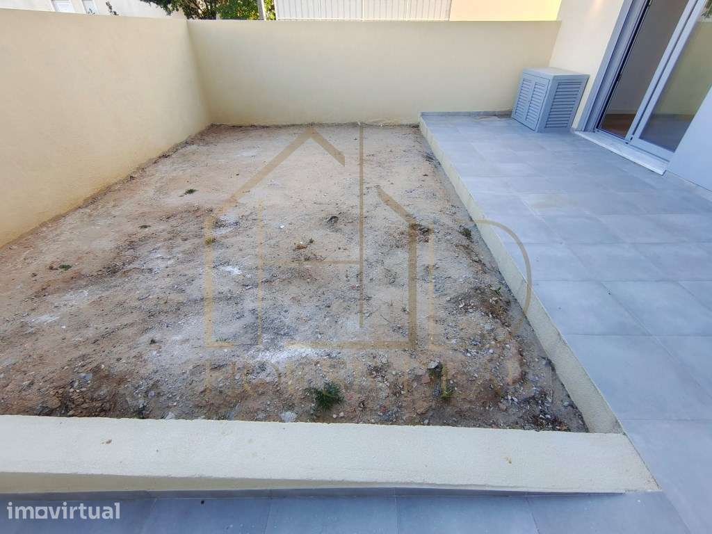 MODERNO Apartamento T1 com Logradouro. Quinta do Conde - Grande imagem: 4/19