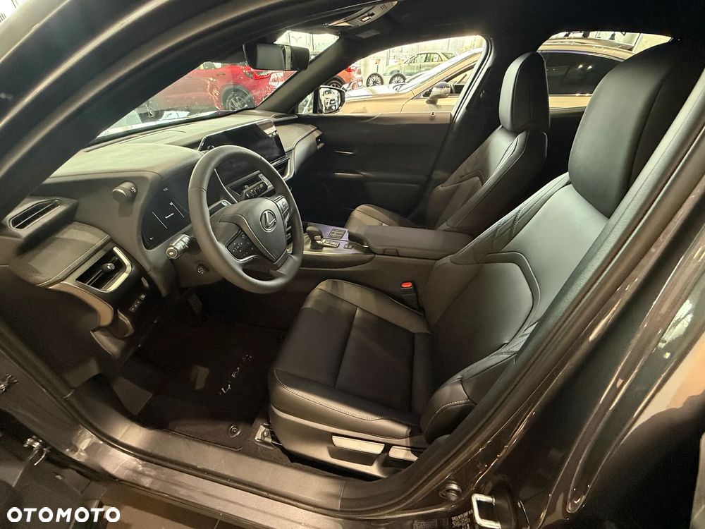 Lexus UX 300h F Sport Design - 8