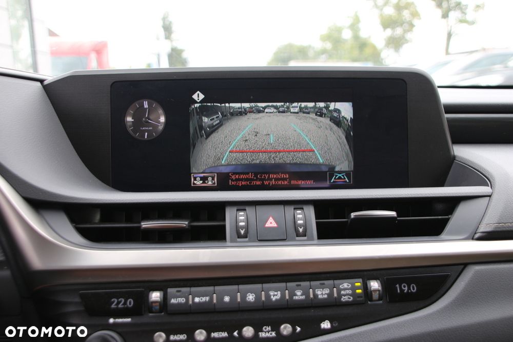 Lexus ES 300h Elegance - 16