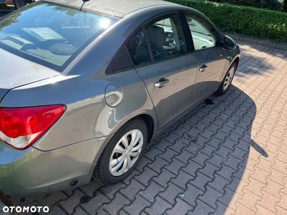 Chevrolet Cruze 1.6 Base - 2