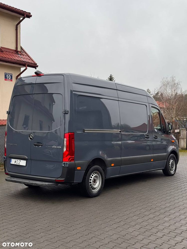 Mercedes-Benz Sprinter - 5