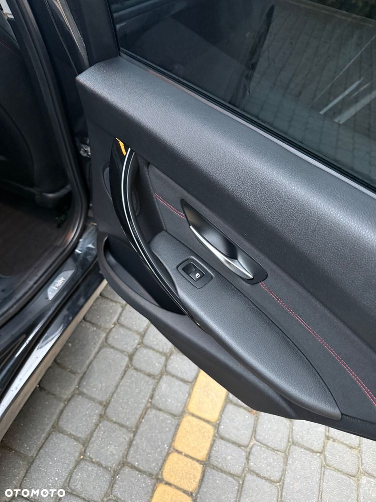 BMW Seria 3 320i xDrive Sport Line - 9