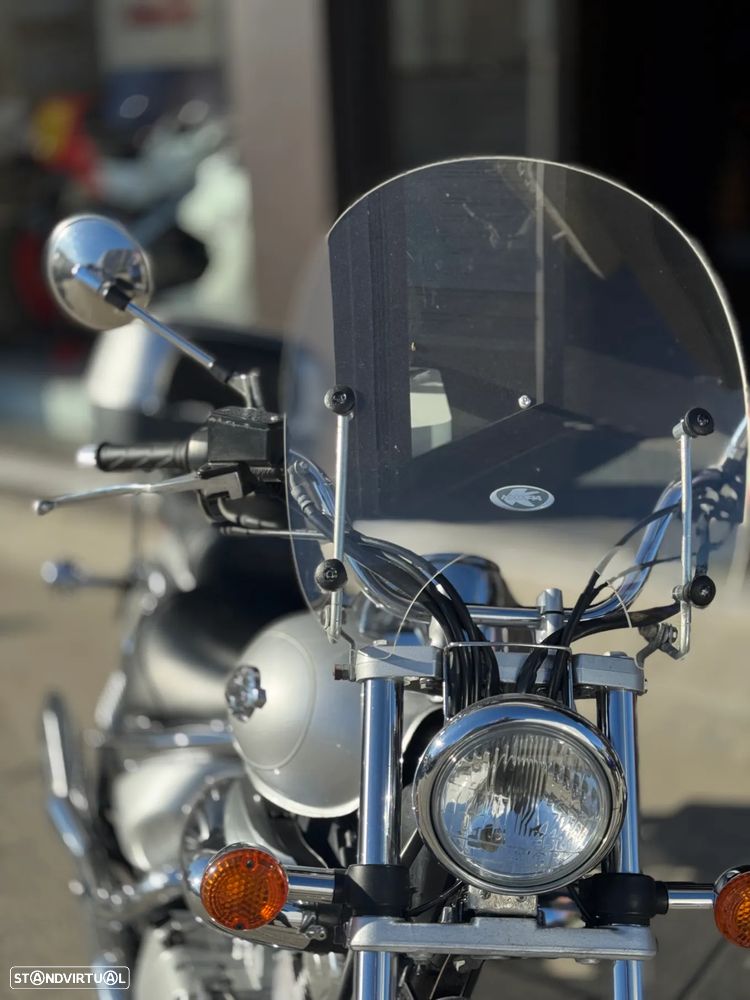 Suzuki VL Intruder - 11