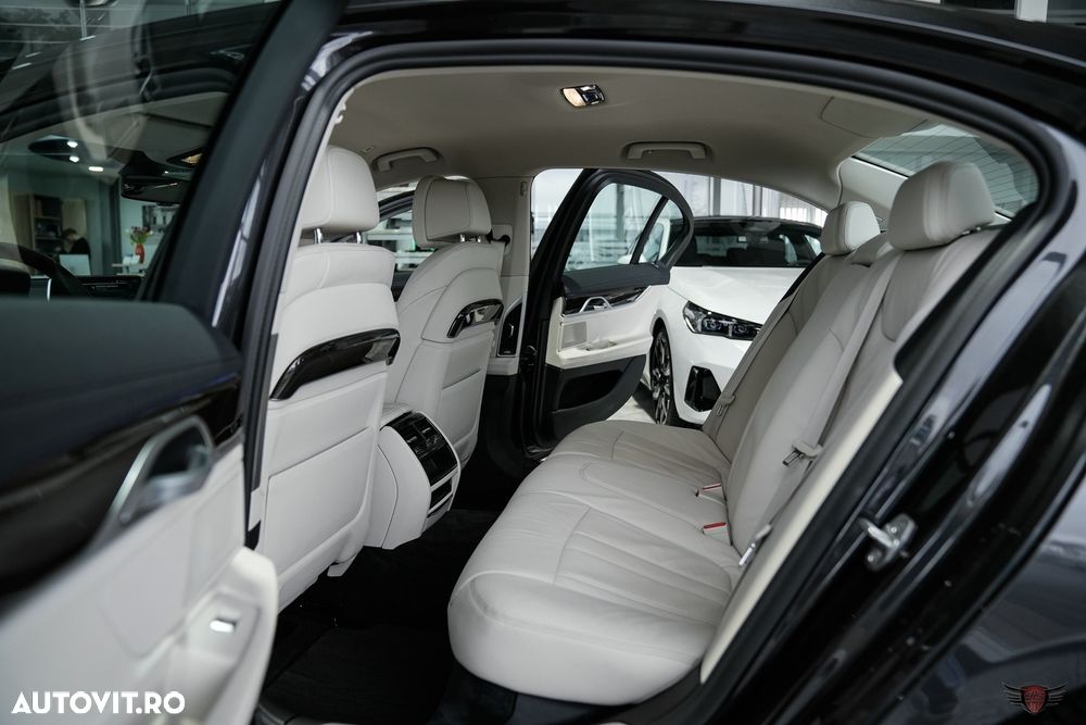 BMW Seria 7 745e - 17