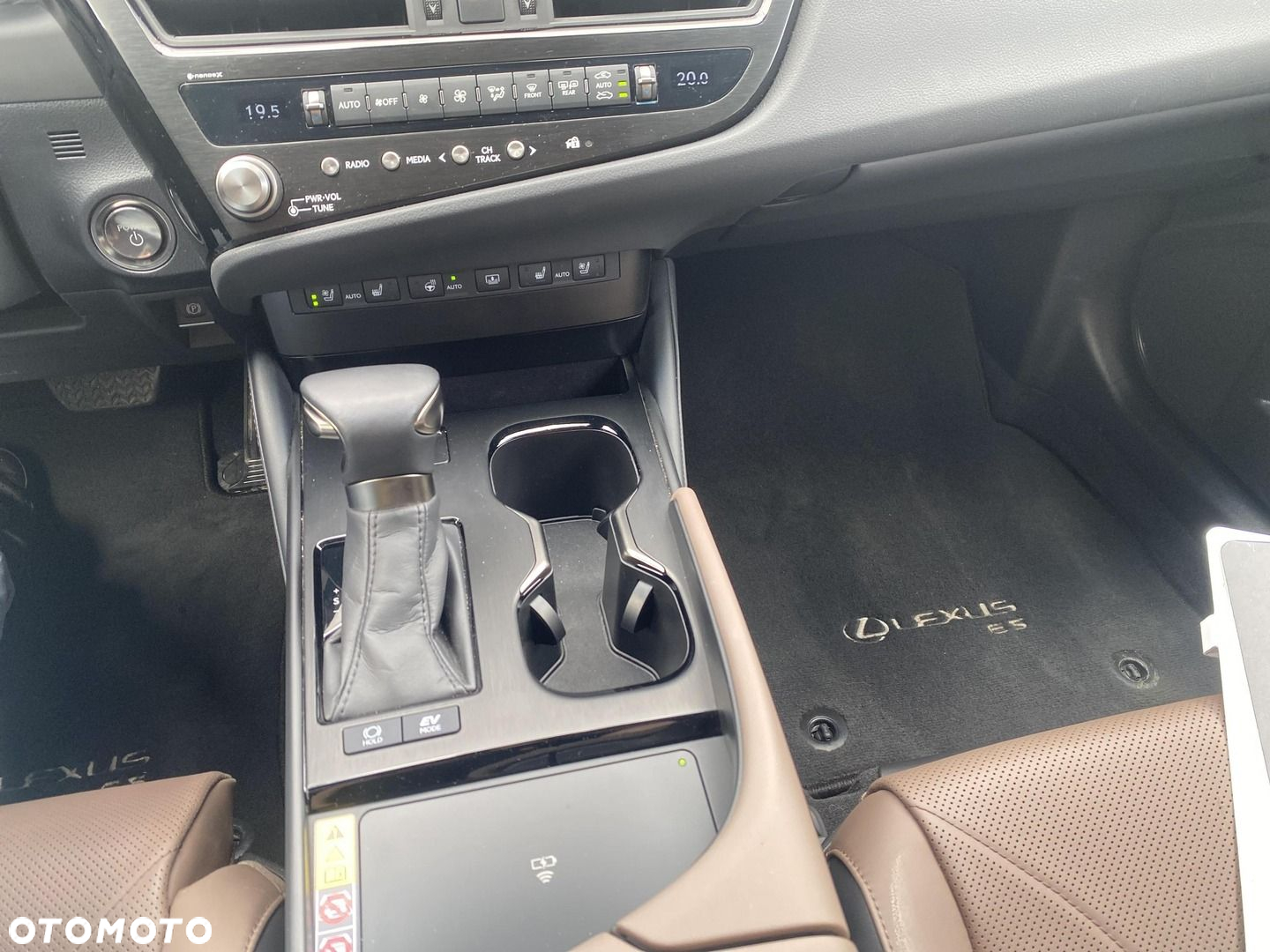Lexus ES - 22