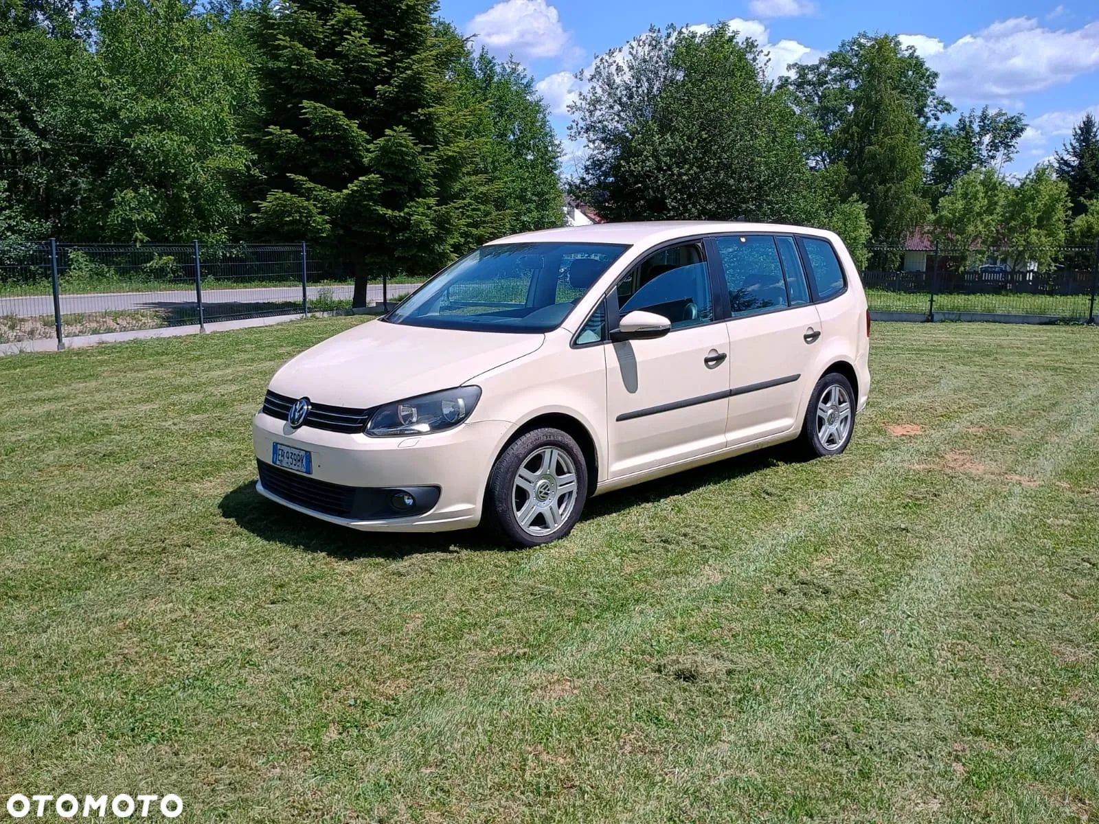 Volkswagen Touran - 1