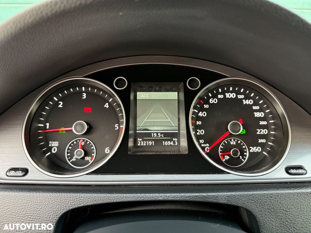 Volkswagen Passat 2.0 TDI BlueMotion Technology DSG Highline - 10