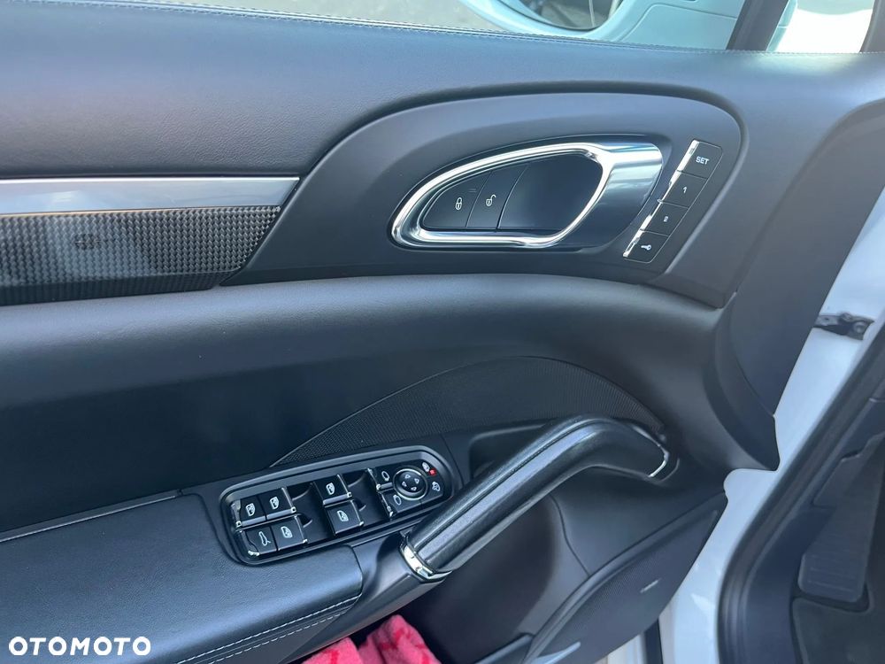 Porsche Cayenne Turbo - 18