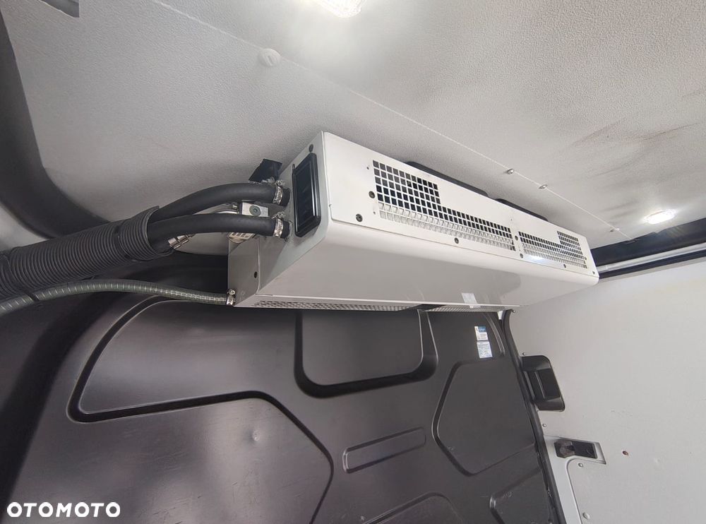 Ford TRANSIT CUSTOM - 11