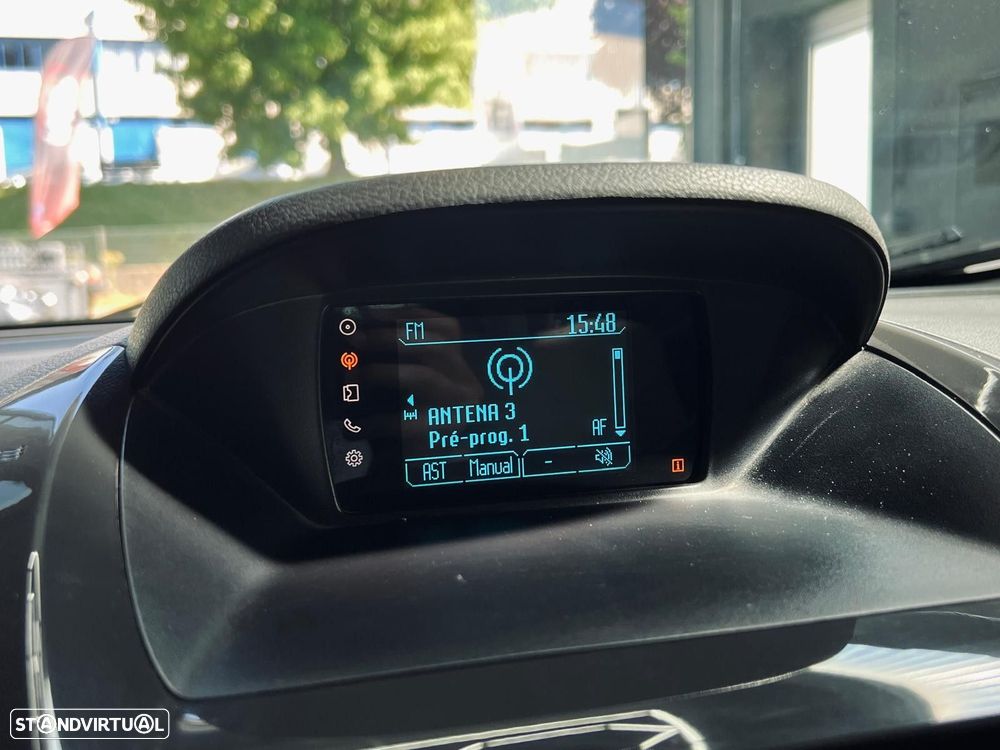 Ford Tourneo Courier 1.0 EcoBoost Titanium - 24