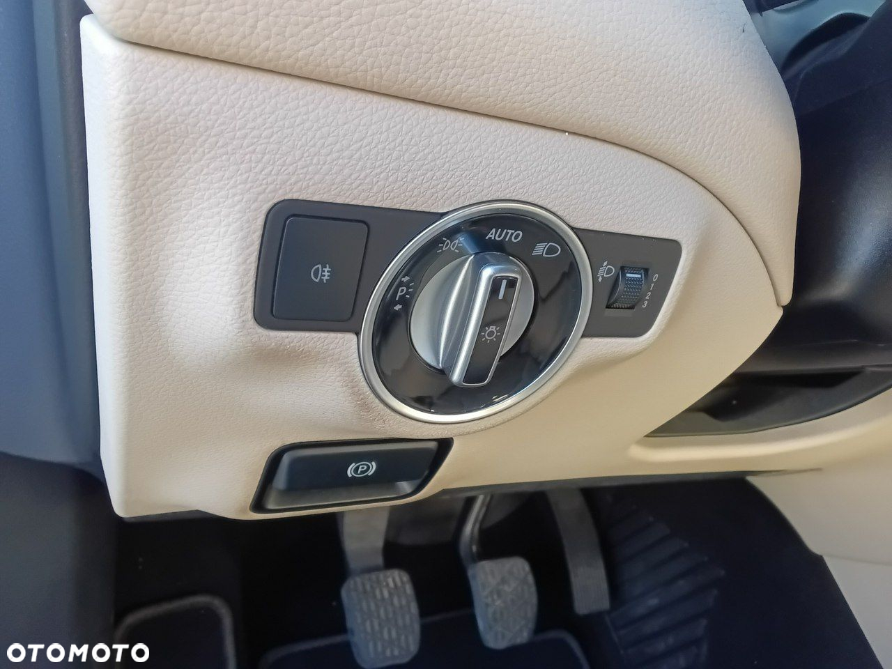 Mercedes-Benz GLA - 33