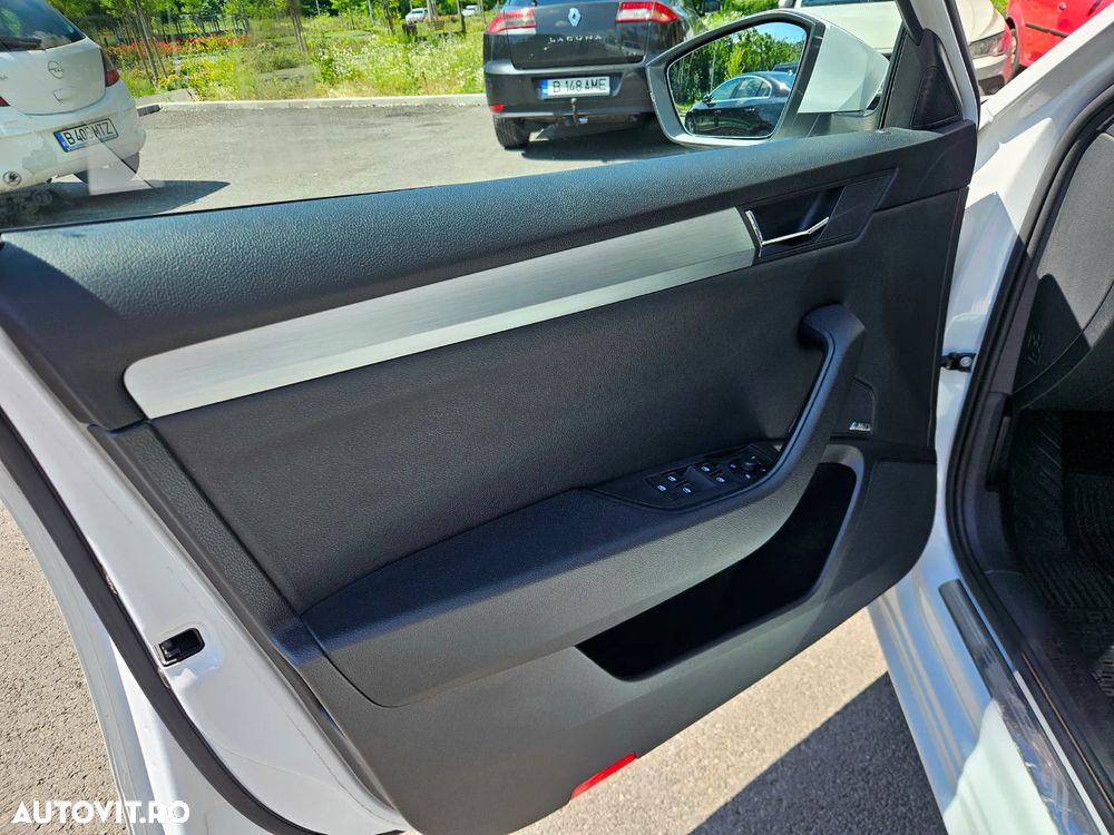 Skoda Superb 2.0 TDI DSG Ambition - 14