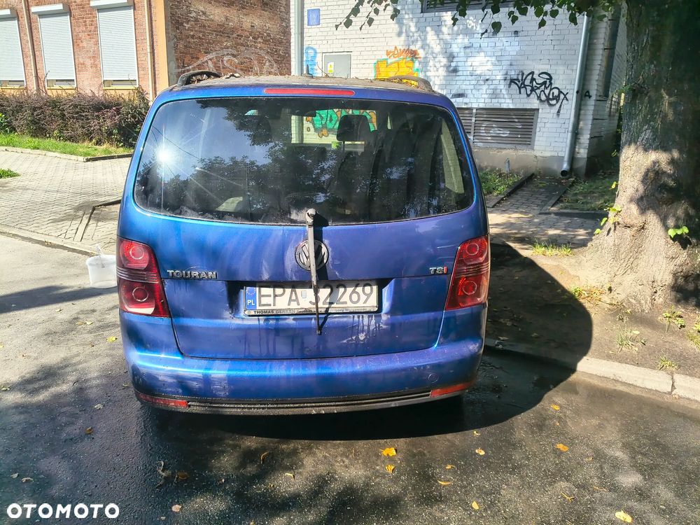 Volkswagen Touran 1.4 TSI Trendline DSG - 4