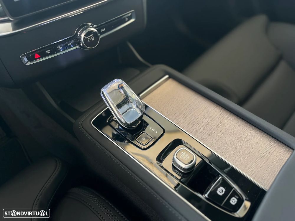 Volvo XC 90 2.0 T8 PHEV Plus Dark AWD - 26