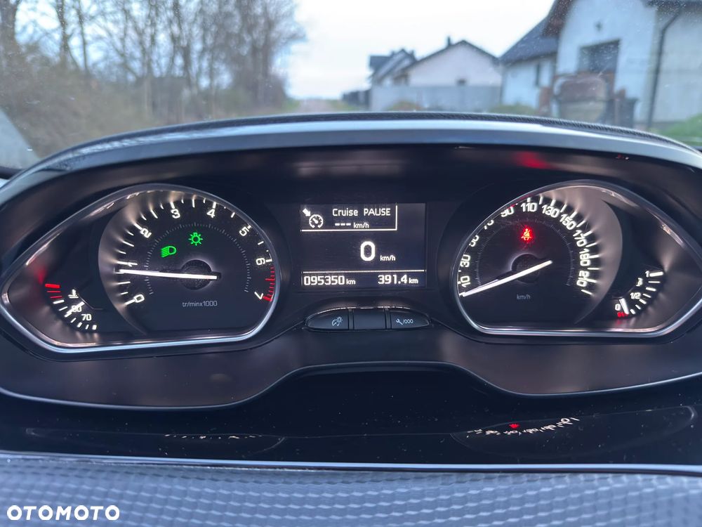 Peugeot 208 - 15