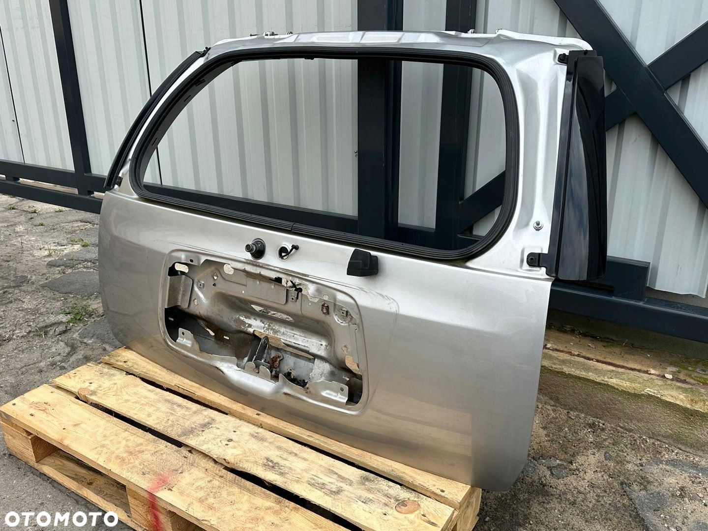 SAAB 9-7X 05-09R KLAPA TYŁ TYLNA BAGAŻNIKA ORYGINAŁ OEM - 2