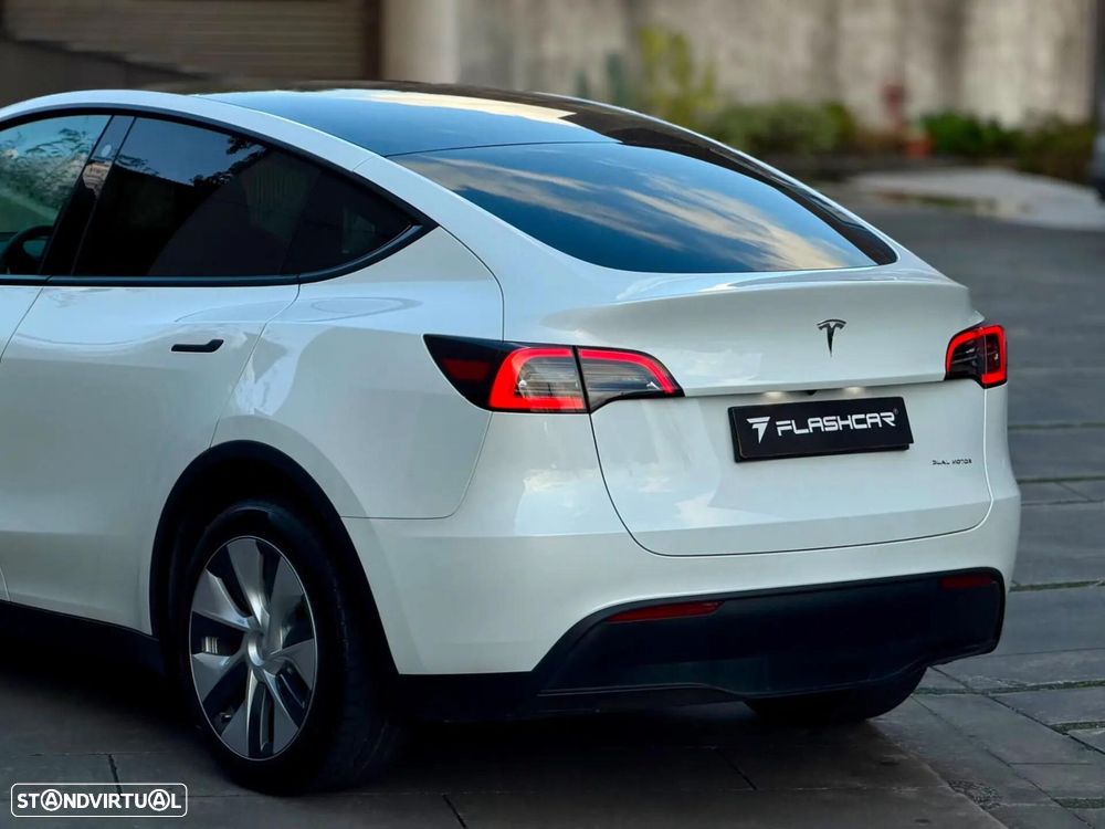 Tesla Model Y Long Range Dual Motor AWD - 12