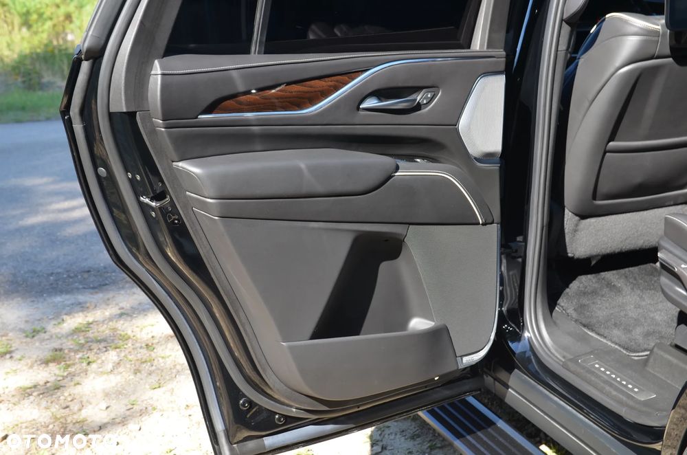 Cadillac Escalade - 33