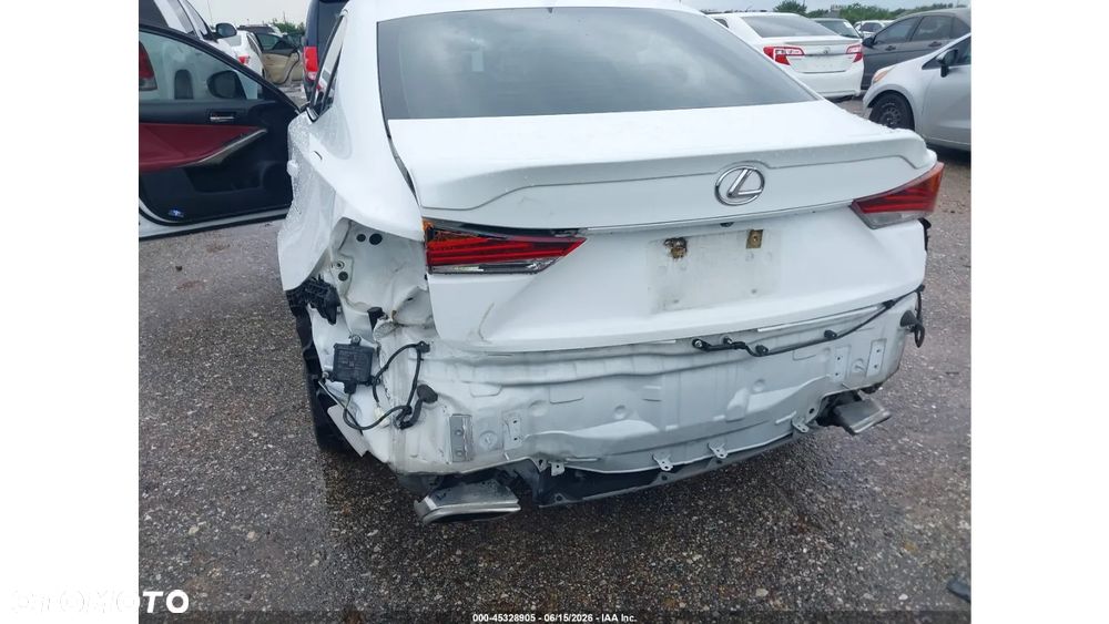 Lexus IS 200t - 8