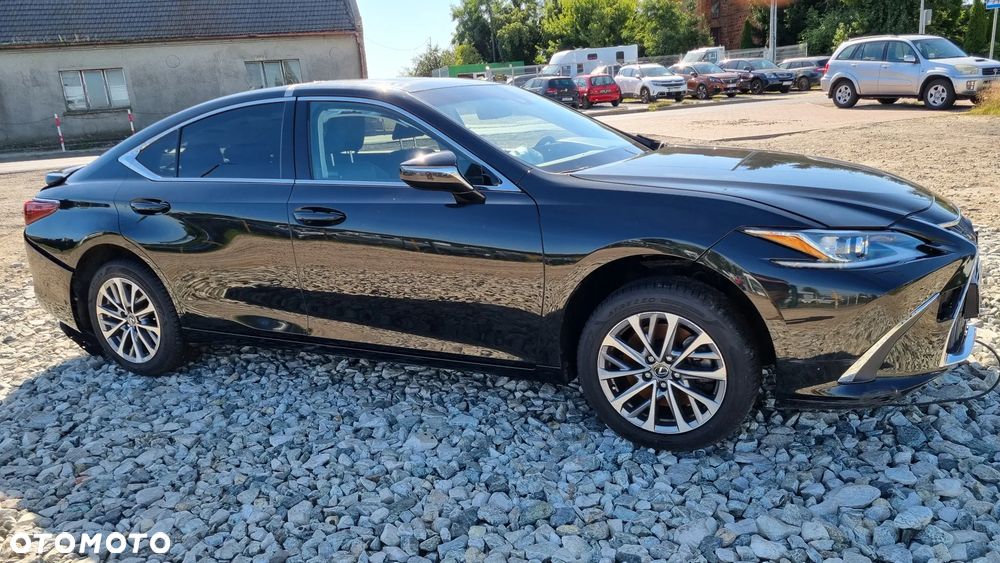 Lexus ES 300h Style Edition - 9