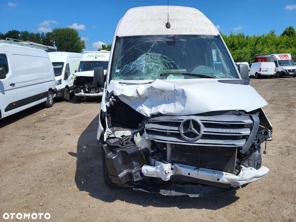 Mercedes-Benz Sprinter - 13