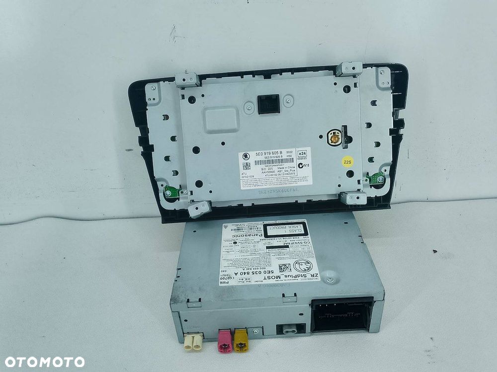 ZESTAW MUTIMEDIALNY SKODA OCTAVIA III 5E0035840A  5E0919605B - 4
