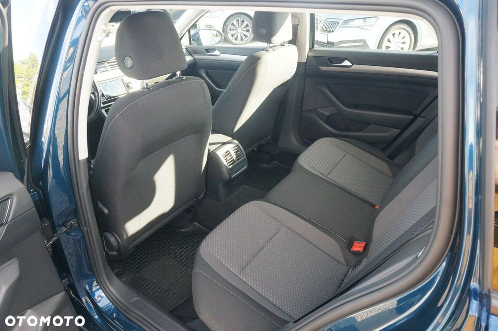 Volkswagen Passat - 24