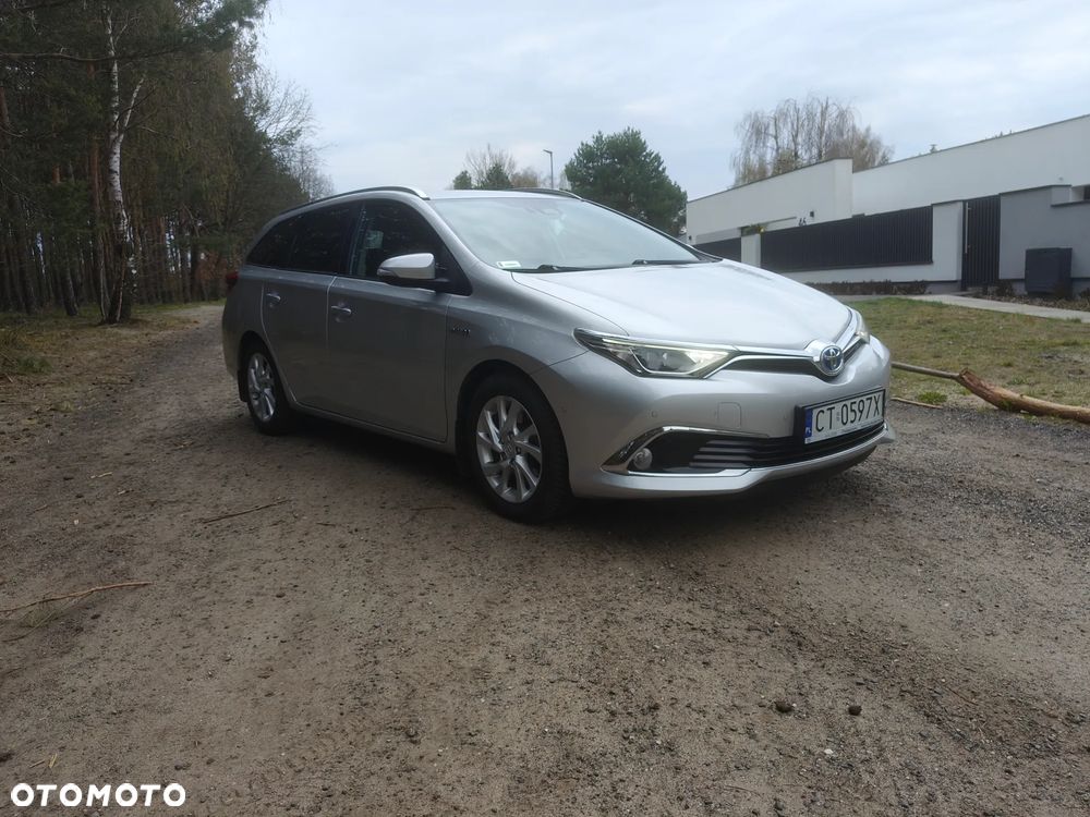 Toyota Auris Hybrid 135 Prestige - 2