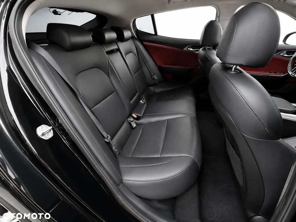 Kia Stinger - 15