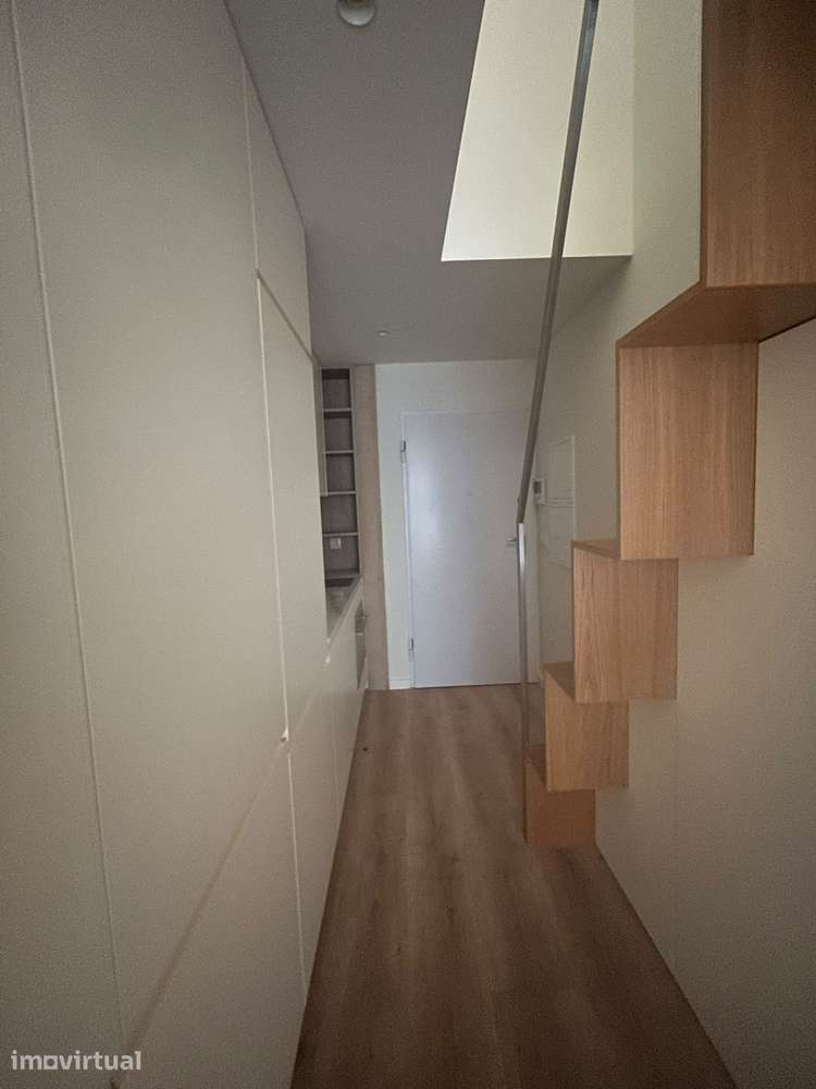 Apartamento T1+1 Duplex a 300 metros da Estação do Metro da Trindade - Grande imagem: 5/12