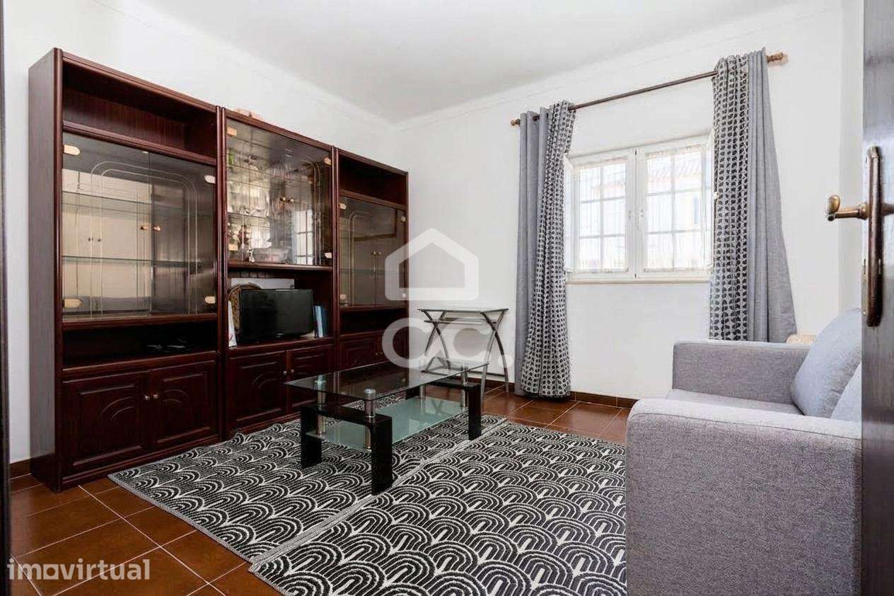 Moradia T2+1 c/ Aproveitamento de Sótão, Bairro dos Canaviais, Évora - Grande imagem: 2/27