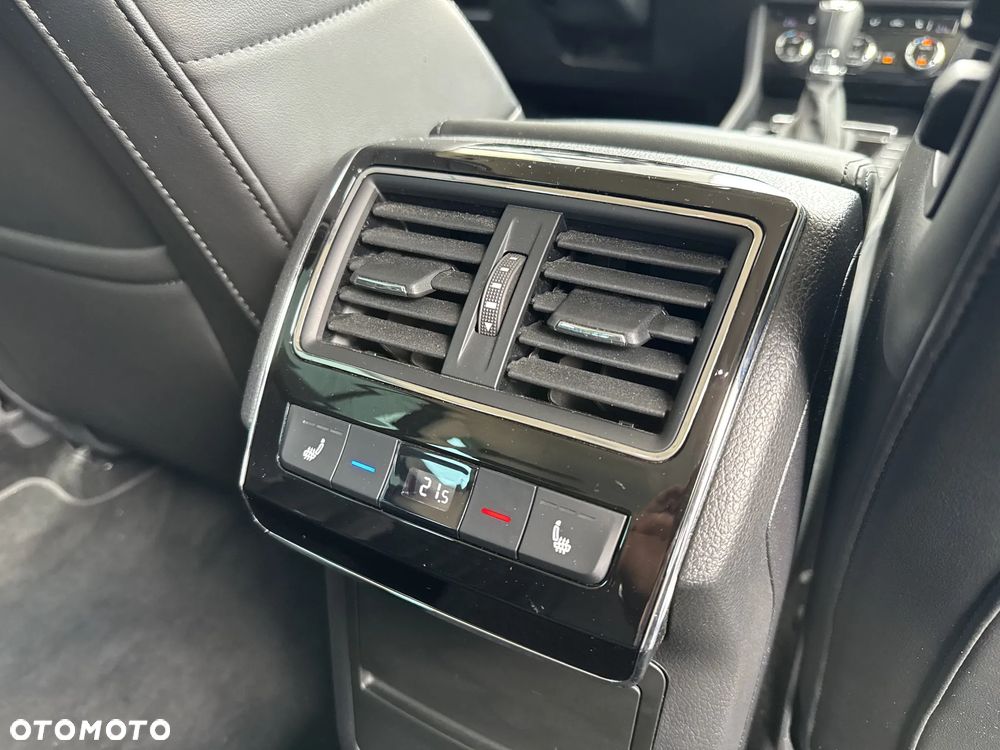 Skoda Superb 2.0 TDI SCR 4x4 L&K DSG - 9