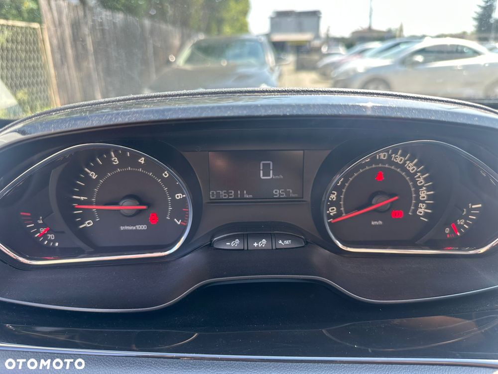 Peugeot 208 82 PureTech Style - 26