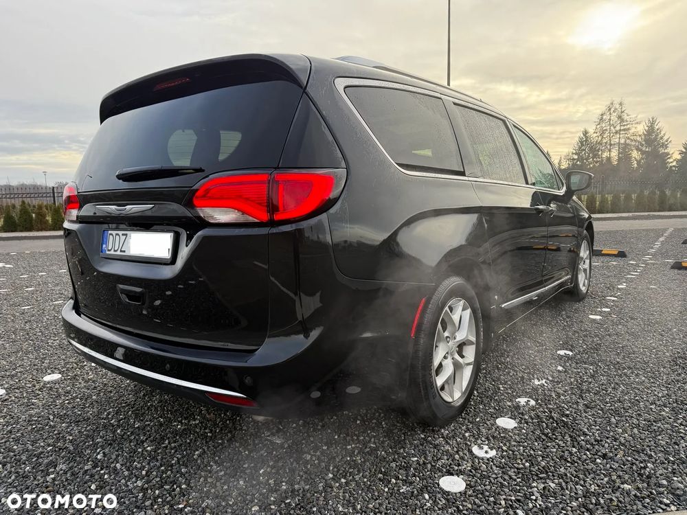 Chrysler Pacifica - 4