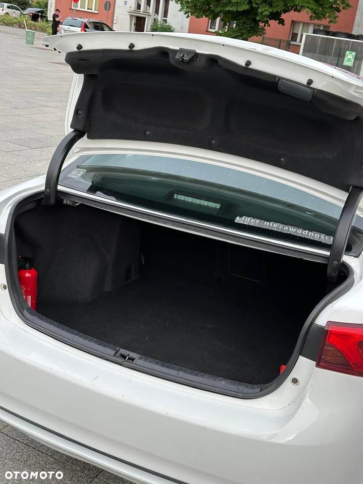 Toyota Avensis 2.0 D-4D Premium - 3