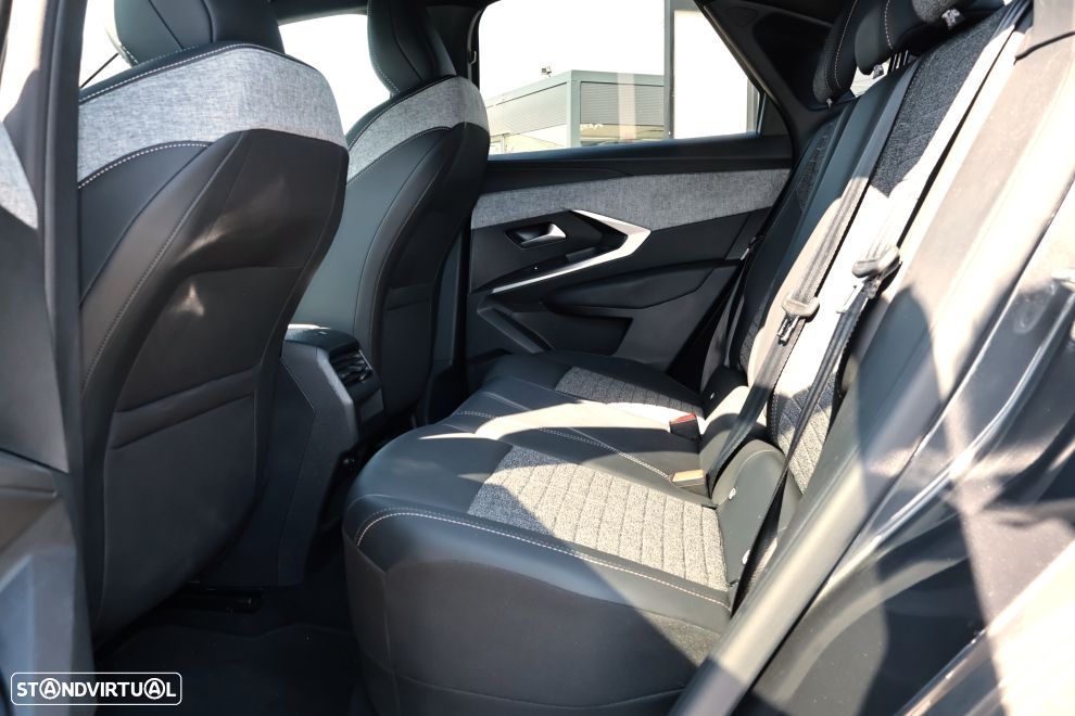 Peugeot 3008 1.2 Hybrid Allure e-DCS6 - 18