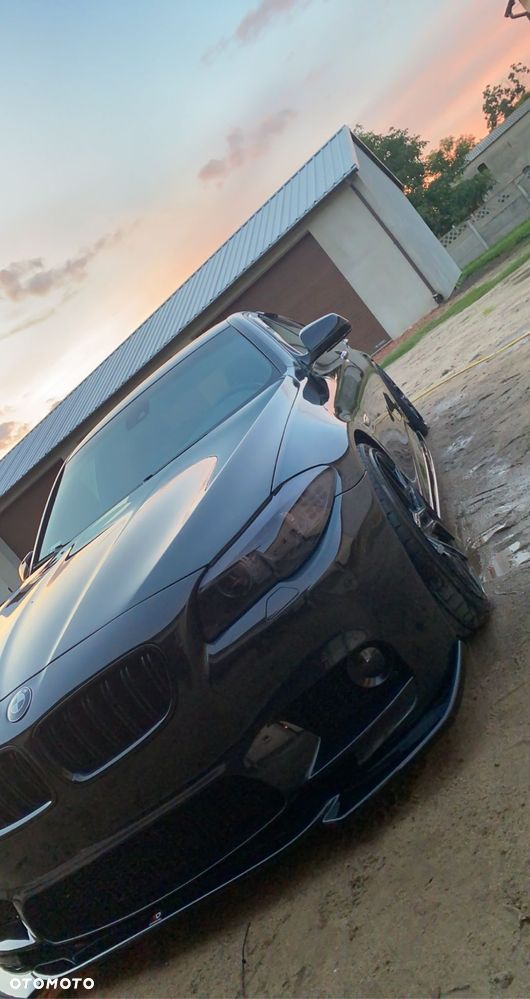 BMW Seria 5 550i - 5